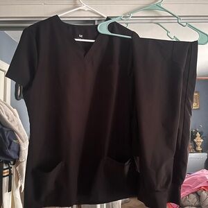 Women’s medium scrub set